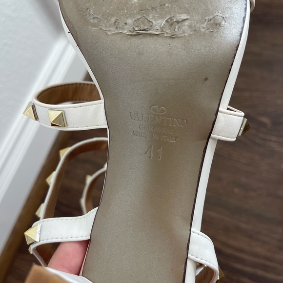 ROCKSTUD ANKLE STRAP SANDAL 60 MM - Picture 11 of 15